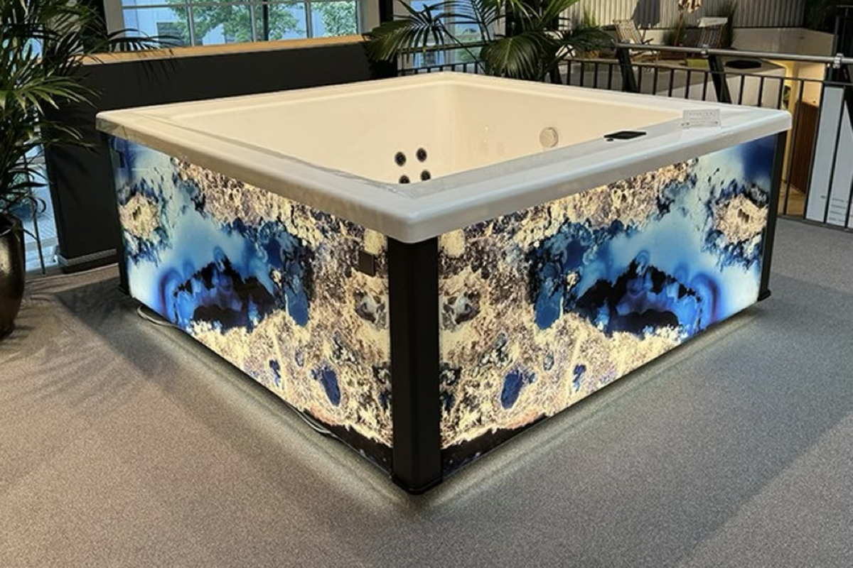 Portable Spa und Kunstobjekt